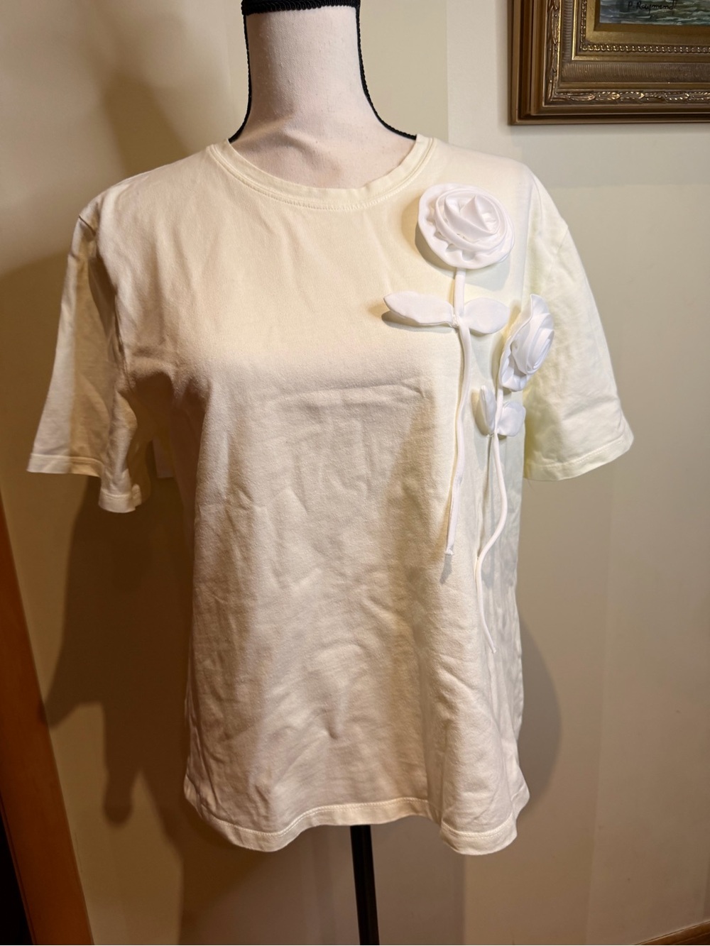 Zara yellowish Short Sleeve Floral Appliqué Tee Sz L